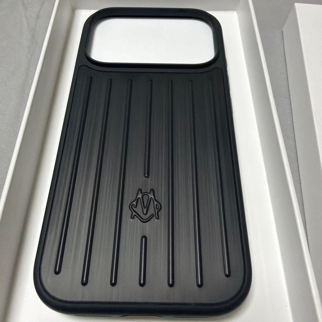 RIMOWA iPhone17 pro ケース　ブラック