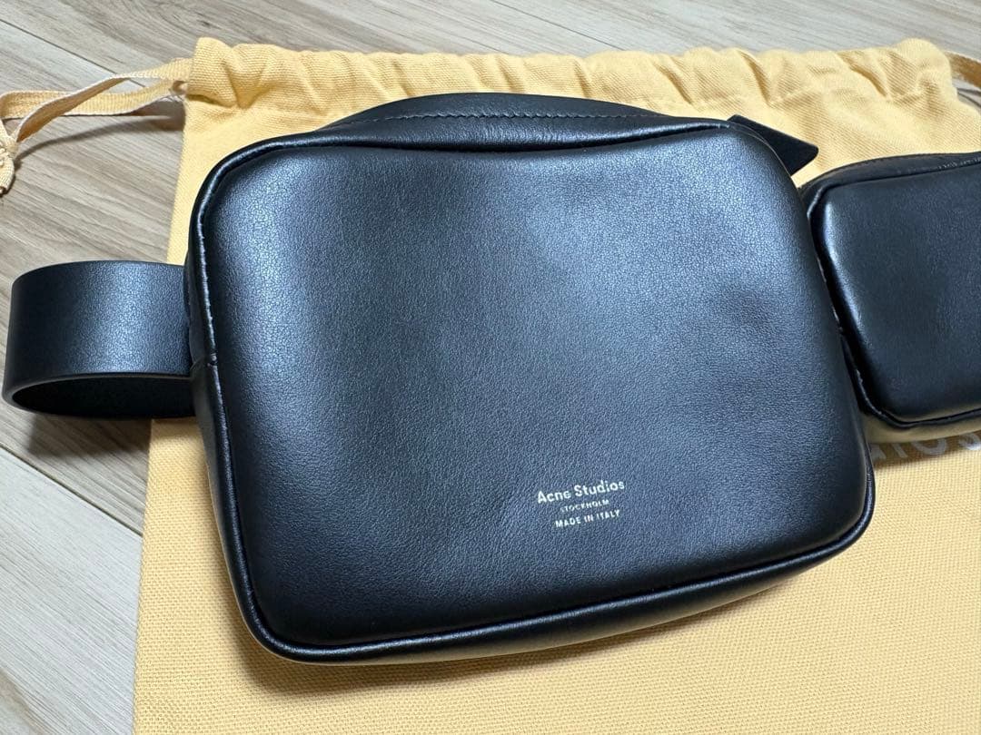 バッグ Acne Studios Musubi belt bag