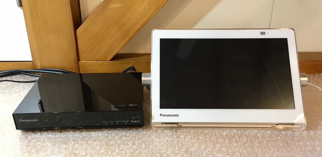 ○Panasonic ポータブルTV UN-10T7 プライベートビエラ18年製