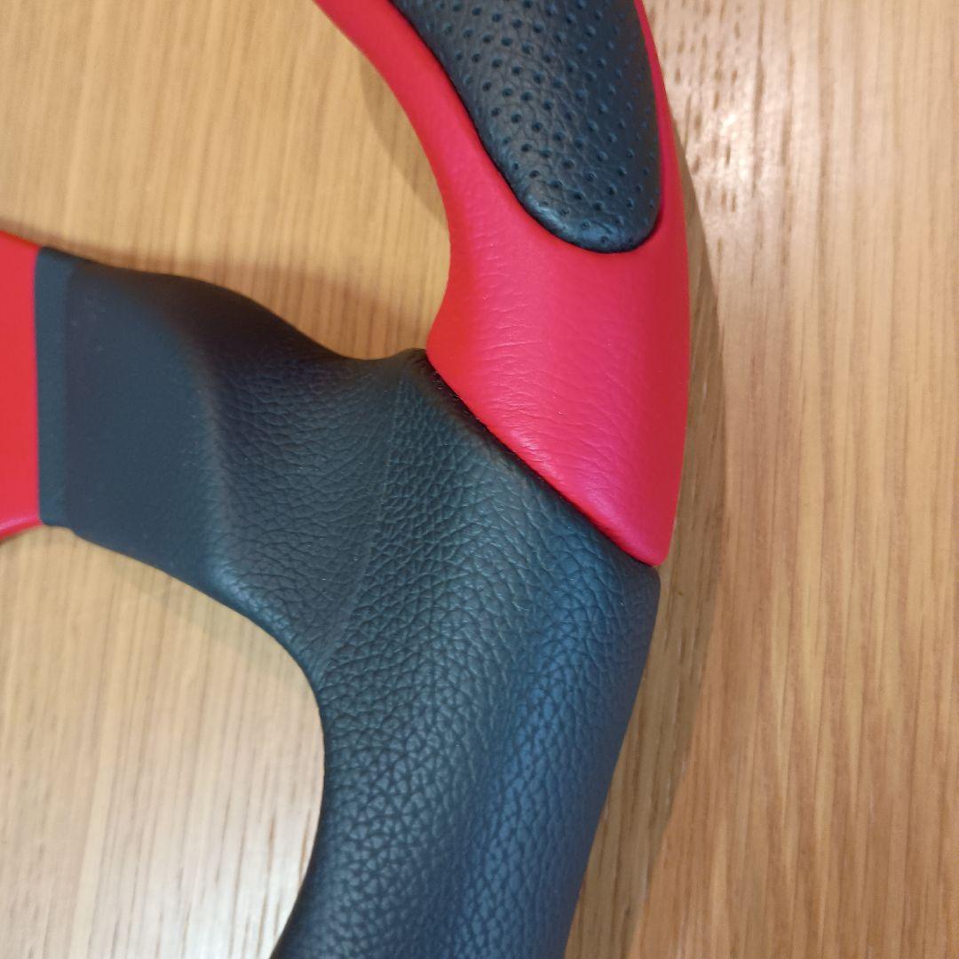 momo ステアリングホイール 赤黒