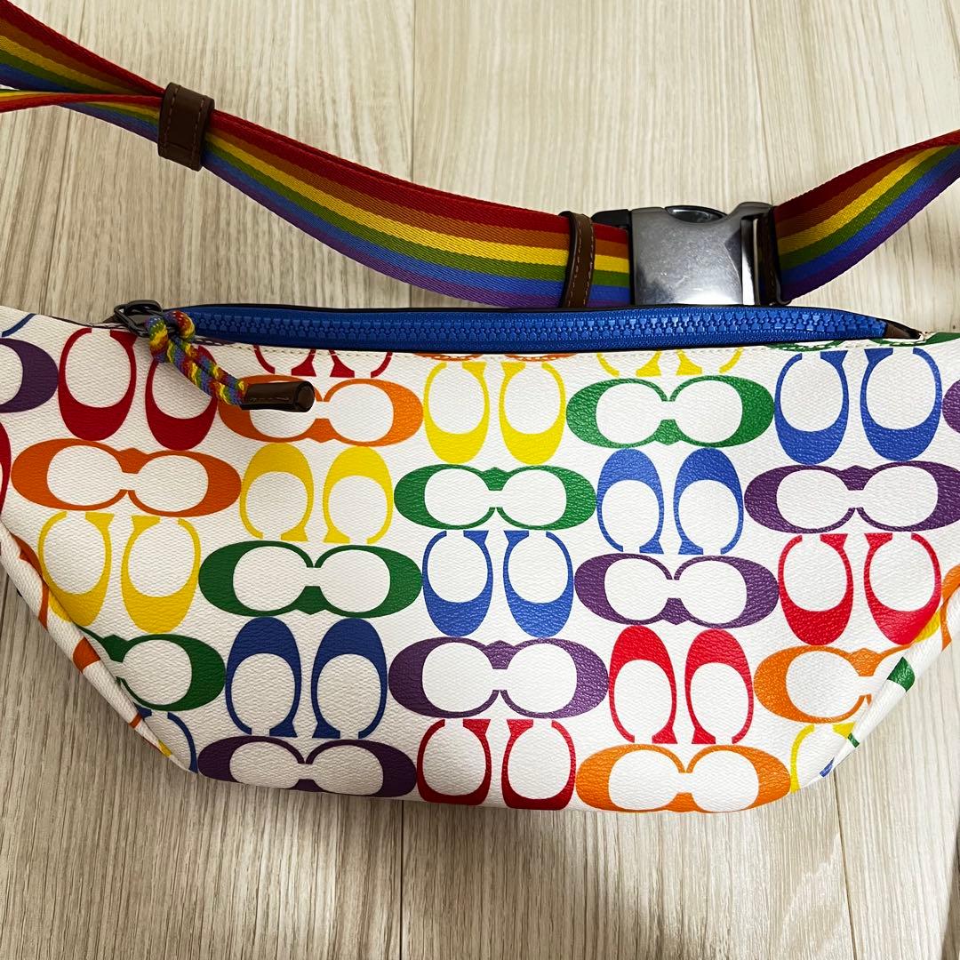 新品未使用品　コーチ　ボディバッグ