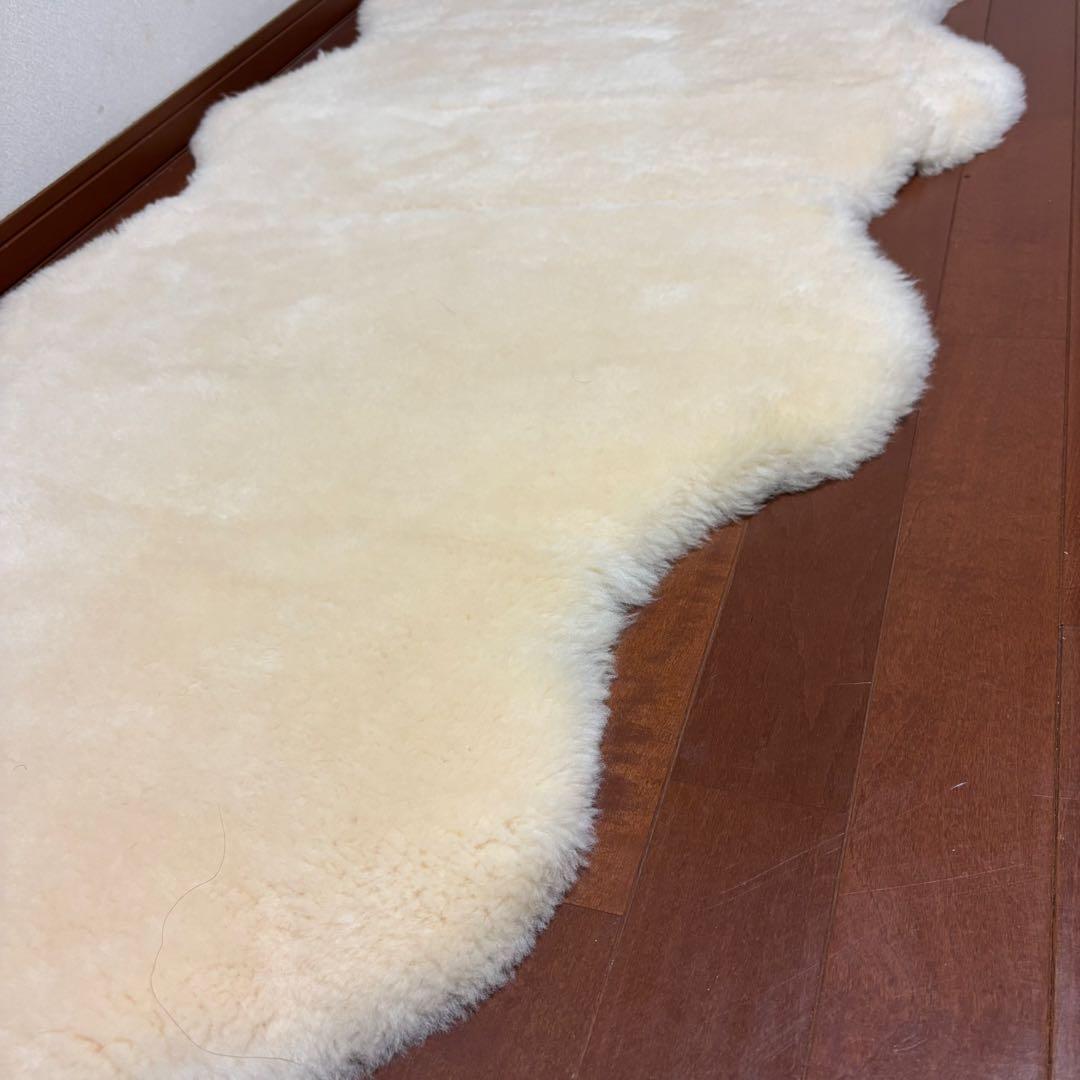 特大　本物ムートンラグ２匹物　羊毛皮　オセアニア産　クリームホワイト
