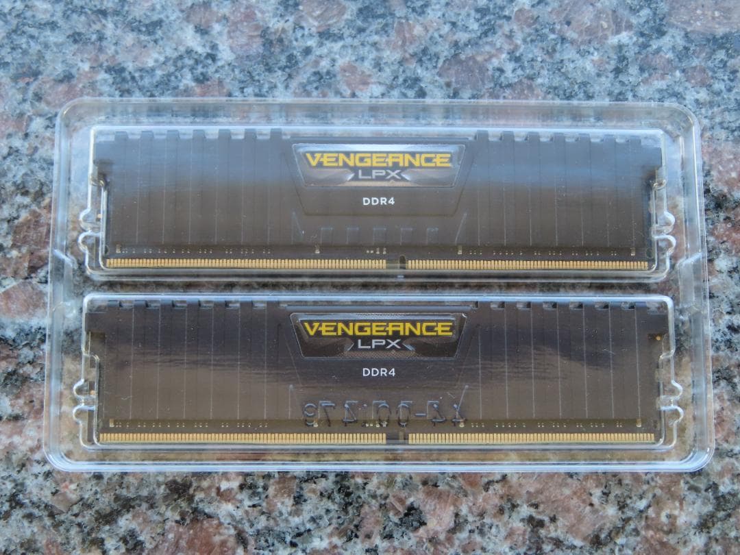 キ*ヌ様 CORSAIR DDR4 32GB(2×16)PC用メモリ