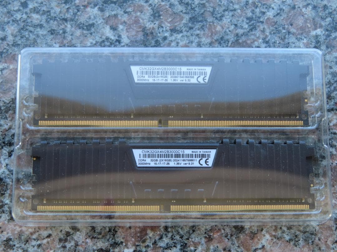 キ*ヌ様 CORSAIR DDR4 32GB(2×16)PC用メモリ