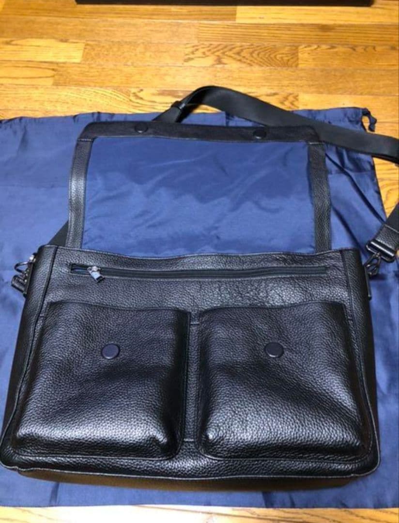 【お年玉価格】COLE HAAN コールハーンのレザー製ショルダーバッグ