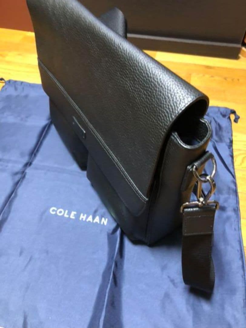 【お年玉価格】COLE HAAN コールハーンのレザー製ショルダーバッグ