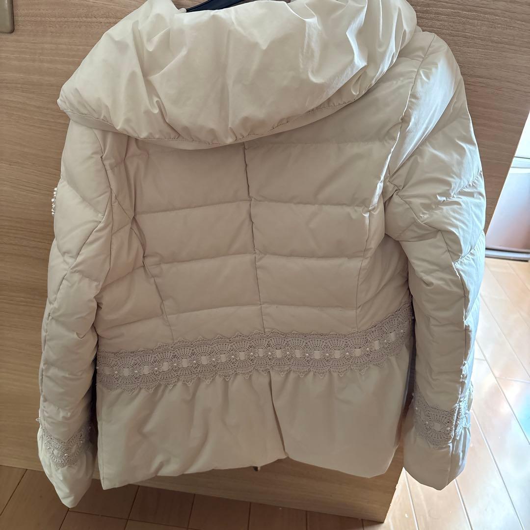 美品　スーパービューティー　ダウンジャケット　コート　40 オフホワイト　リボン