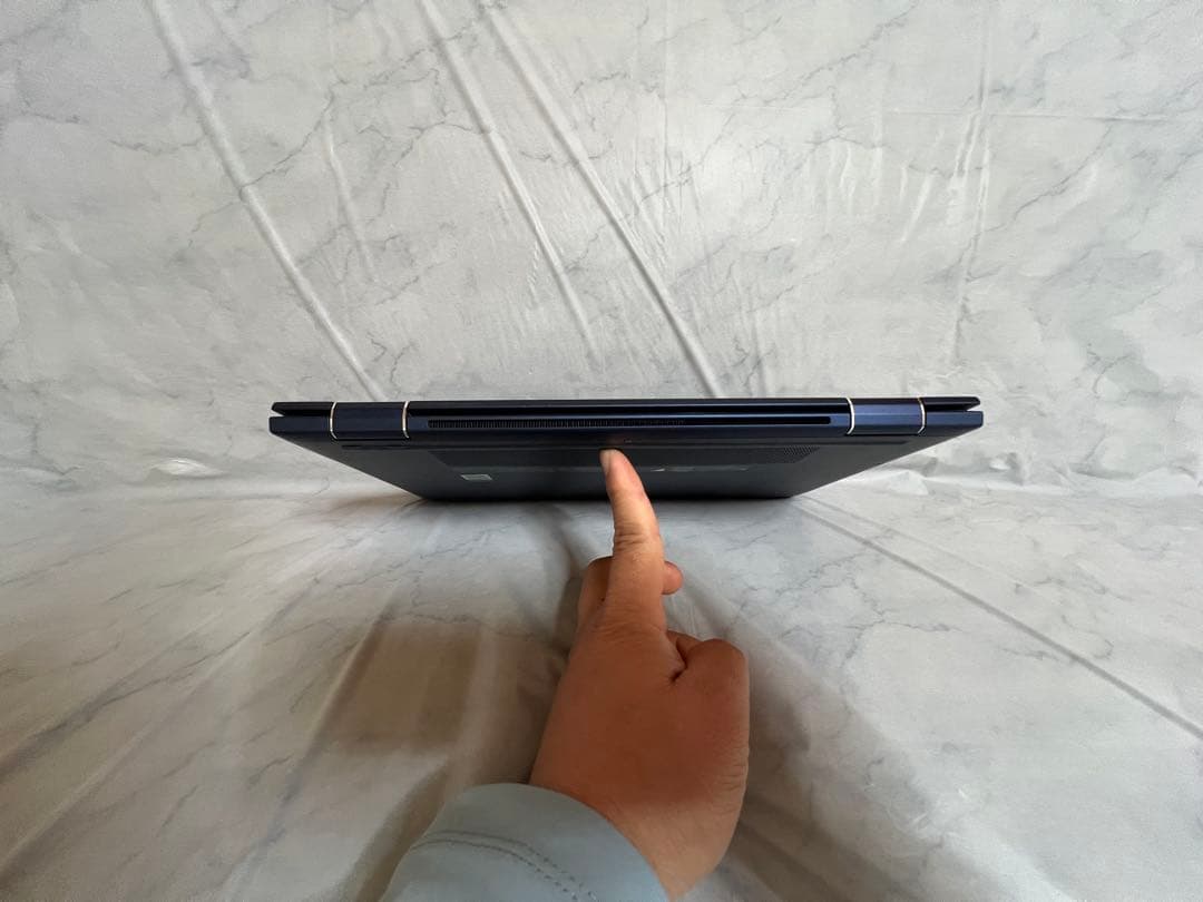 HP Dragonfly i5 8265U ムハマド