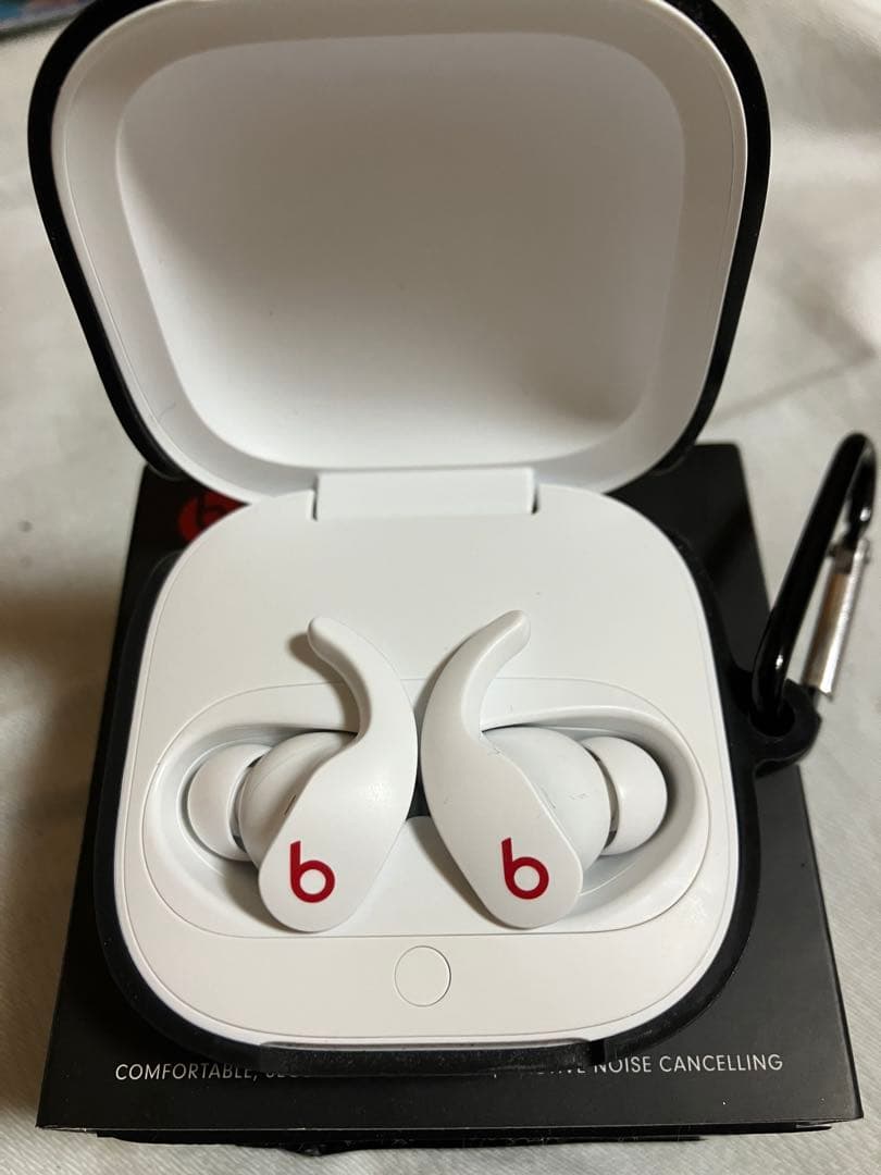 ★Beats fit proワイヤレスイヤホン ホワイト美品★シリコンケース付