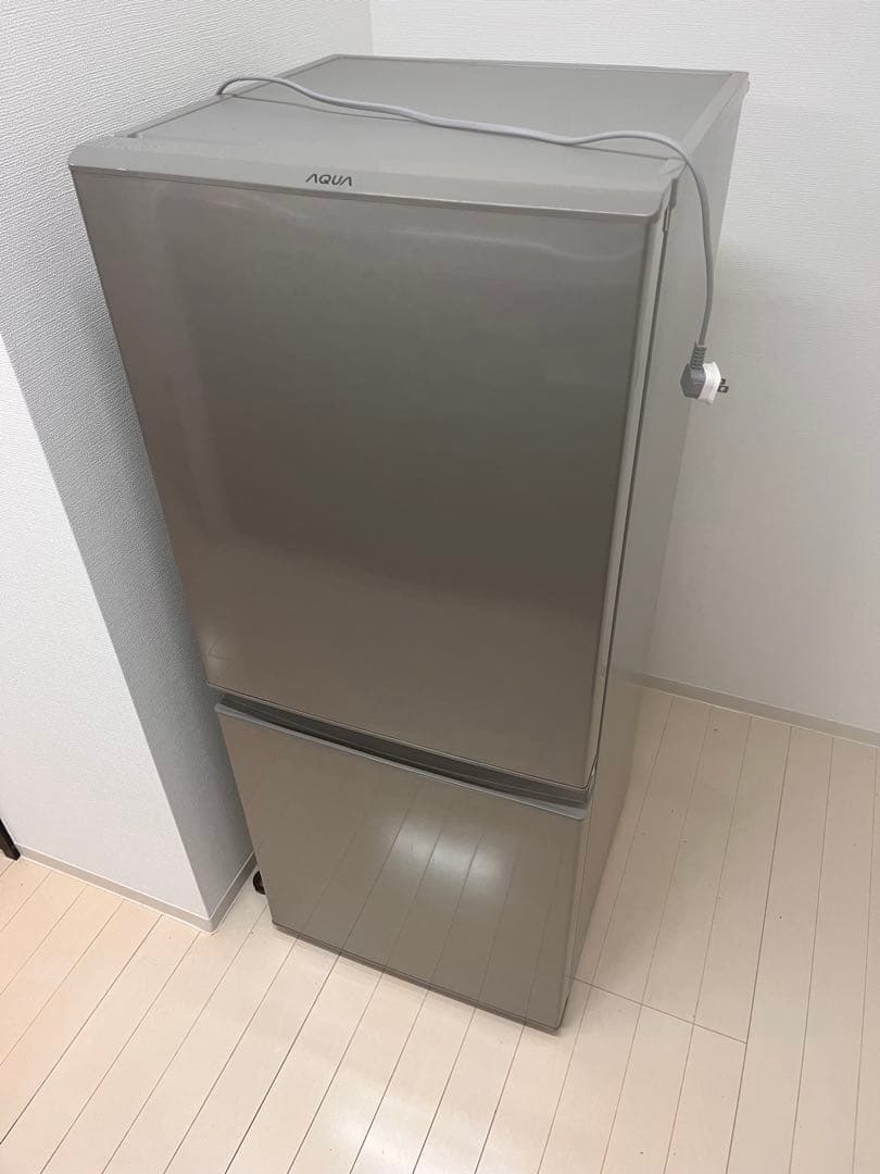 【送料込み】AQUA 一人暮らし向け冷蔵庫（AQR-13M）