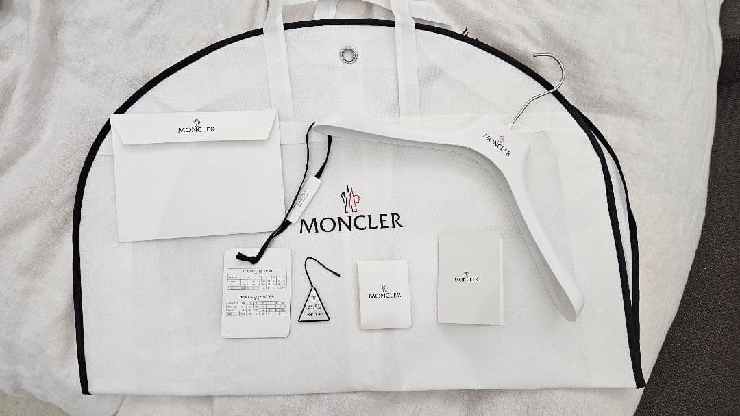 MONCLER ブラック ダウンジャケットchiemi