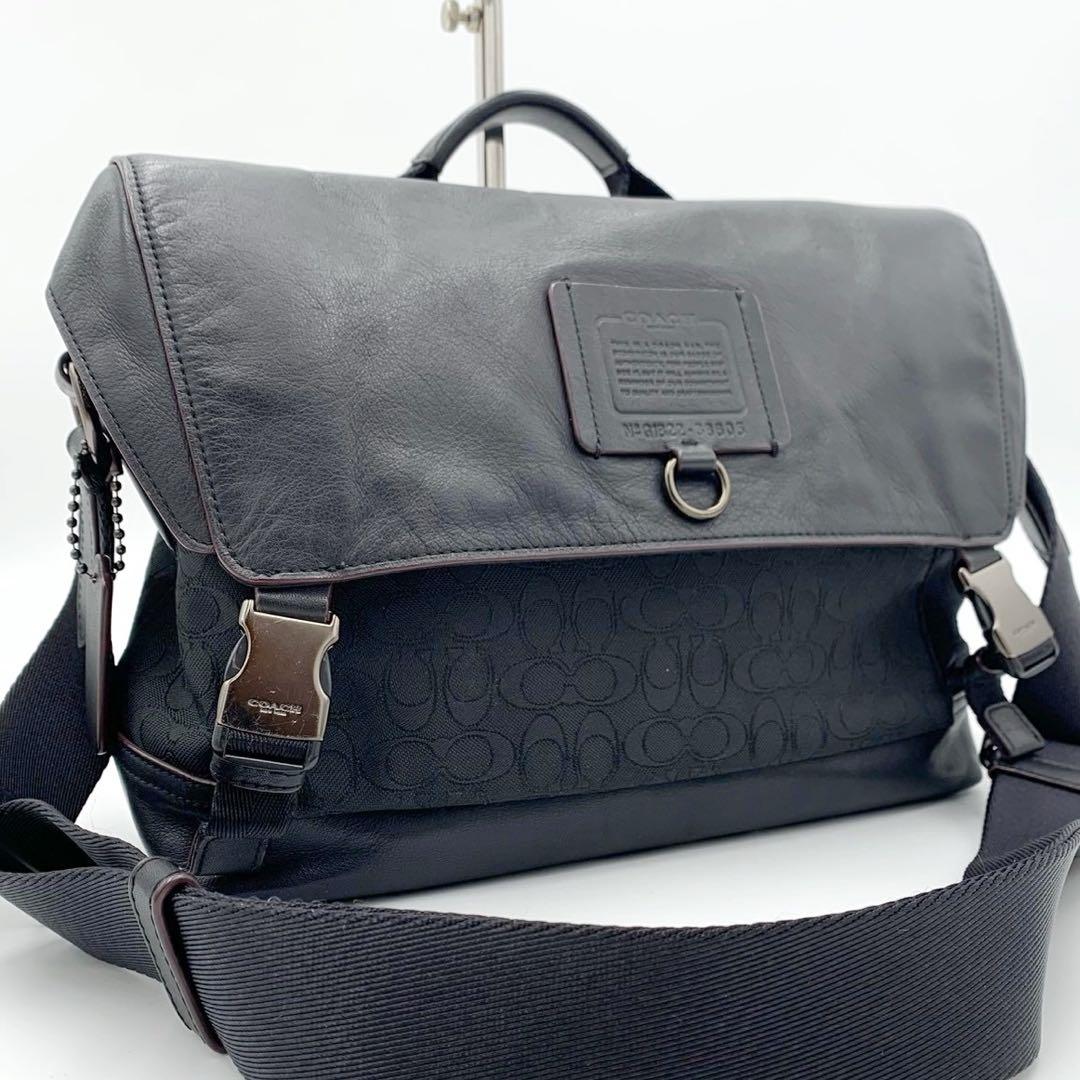 極美品 コーチ リビングトン シグネチャー レザー メッセンジャーバッグ メンズ