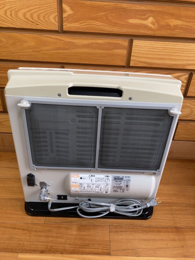 美品　ガスファンヒーター ホワイト コンパクト　ＬＰガス用