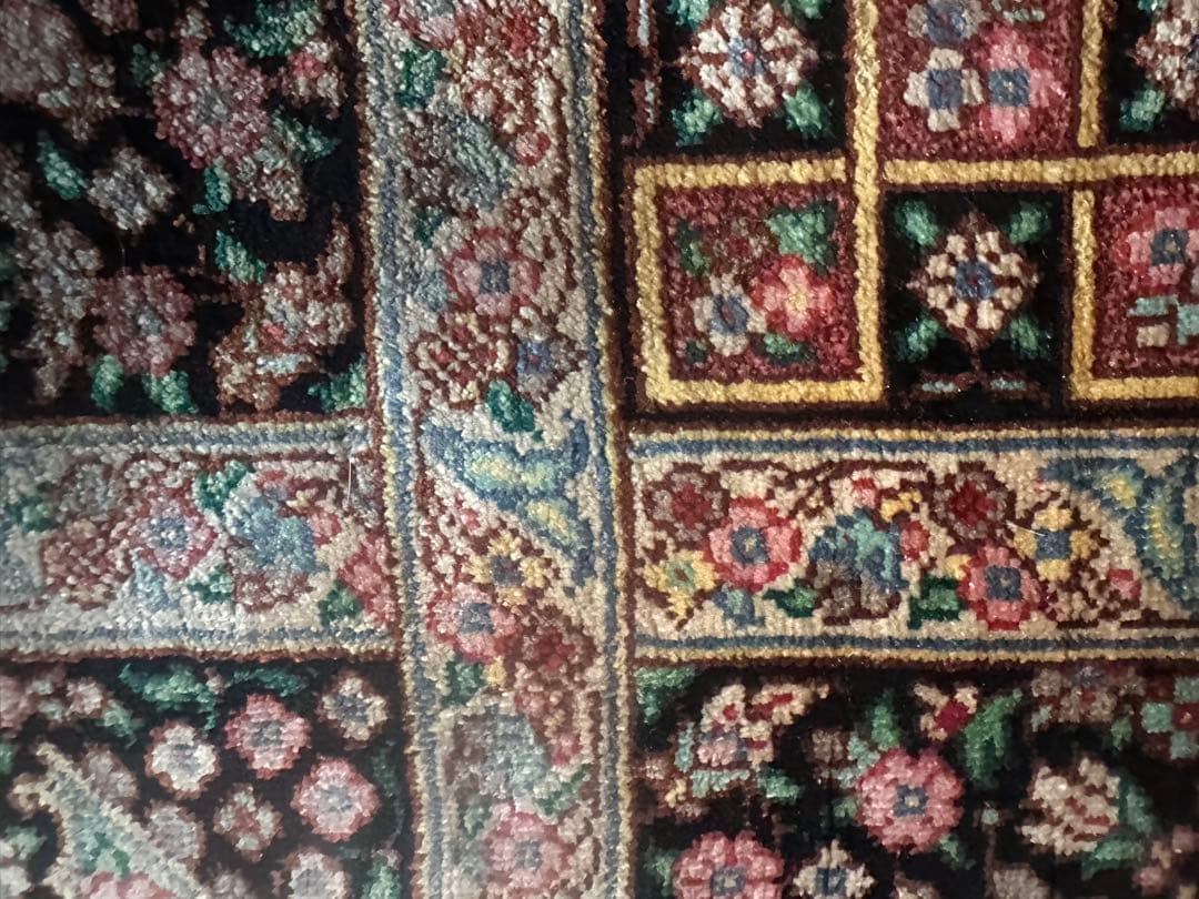 イラン製絨毯　赤