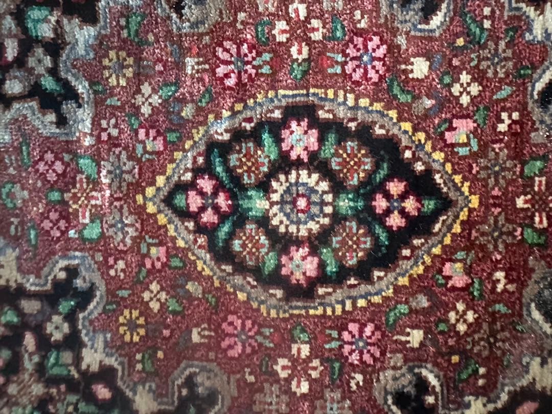 イラン製絨毯　赤