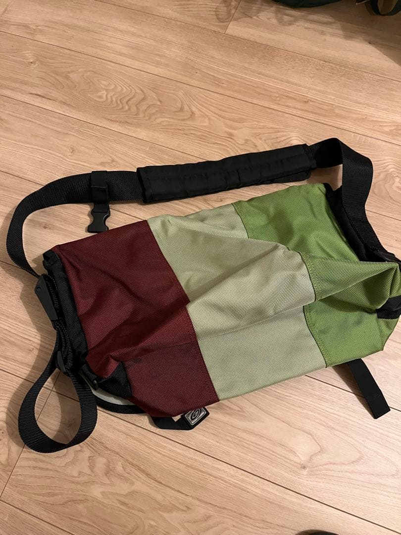 Timbuk2 メッセンジャーバッグ 緑・赤・灰色 Mサイズ