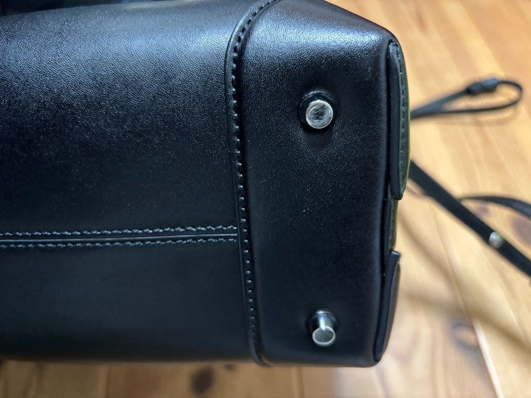 Givenchy ブラック レザー ハンドバッグ