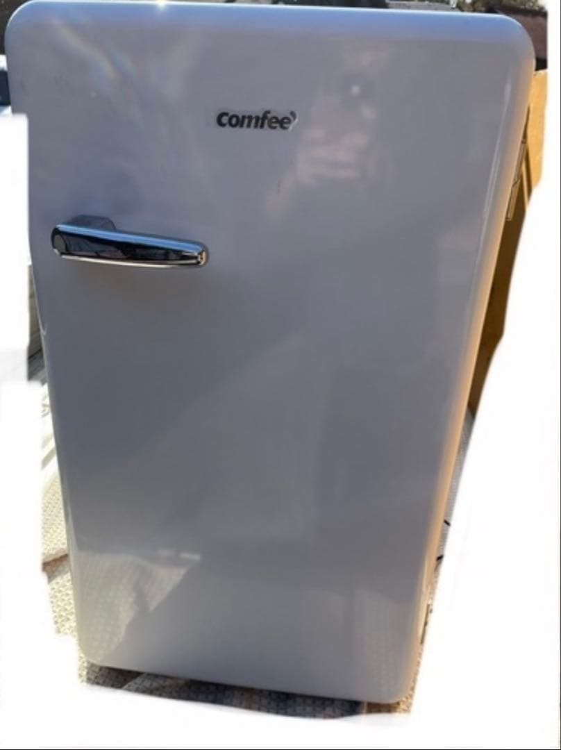 レトロ風デザイン　comfee 冷蔵庫 93L RCD93WHS