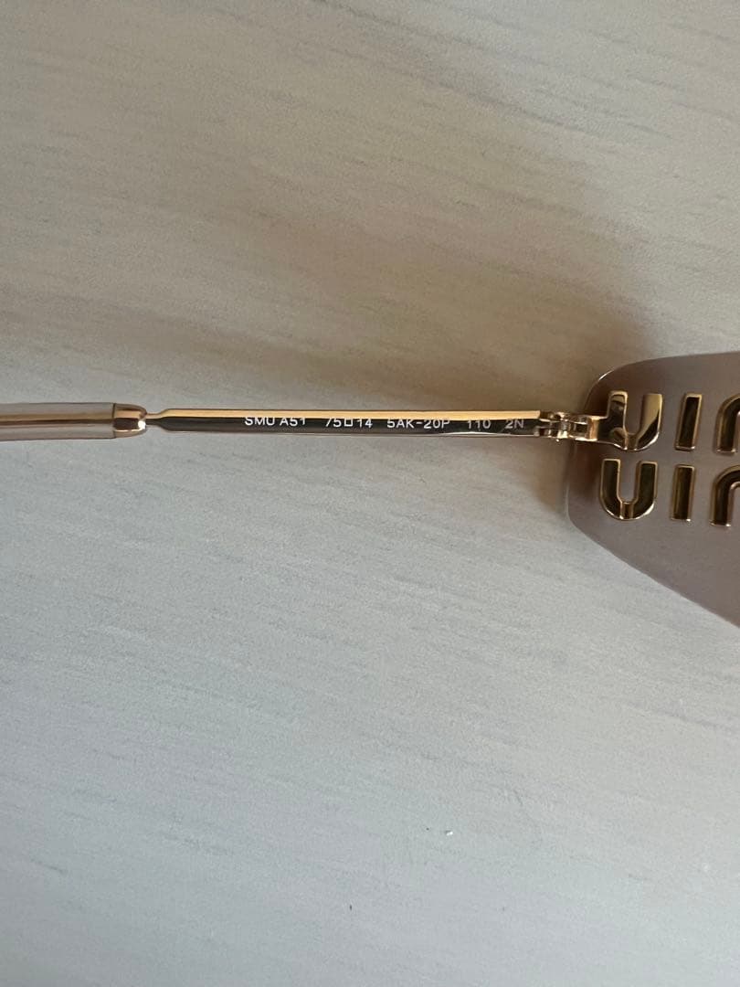 miu miu サングラス グレー レンズ ゴールド フレーム