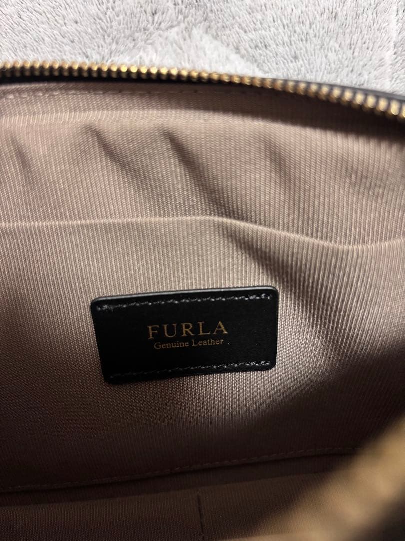 FURLA ショルダーバッグ　ホワイト　クロスボディーポーチ　キルティング