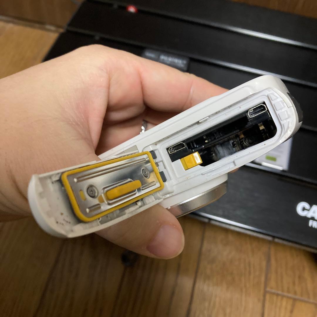 美品　Nikon COOLPIX S33 ホワイト SDカード&充電器付