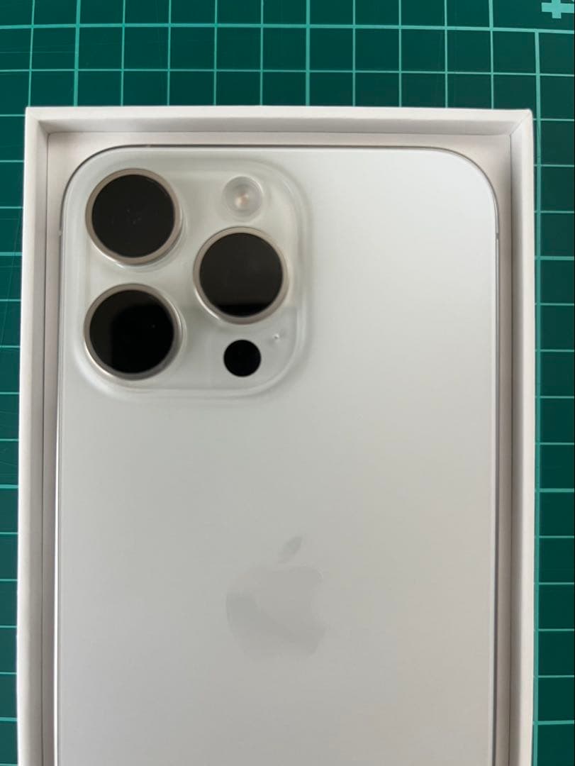 Apple iPhone 15 Pro ホワイト　256