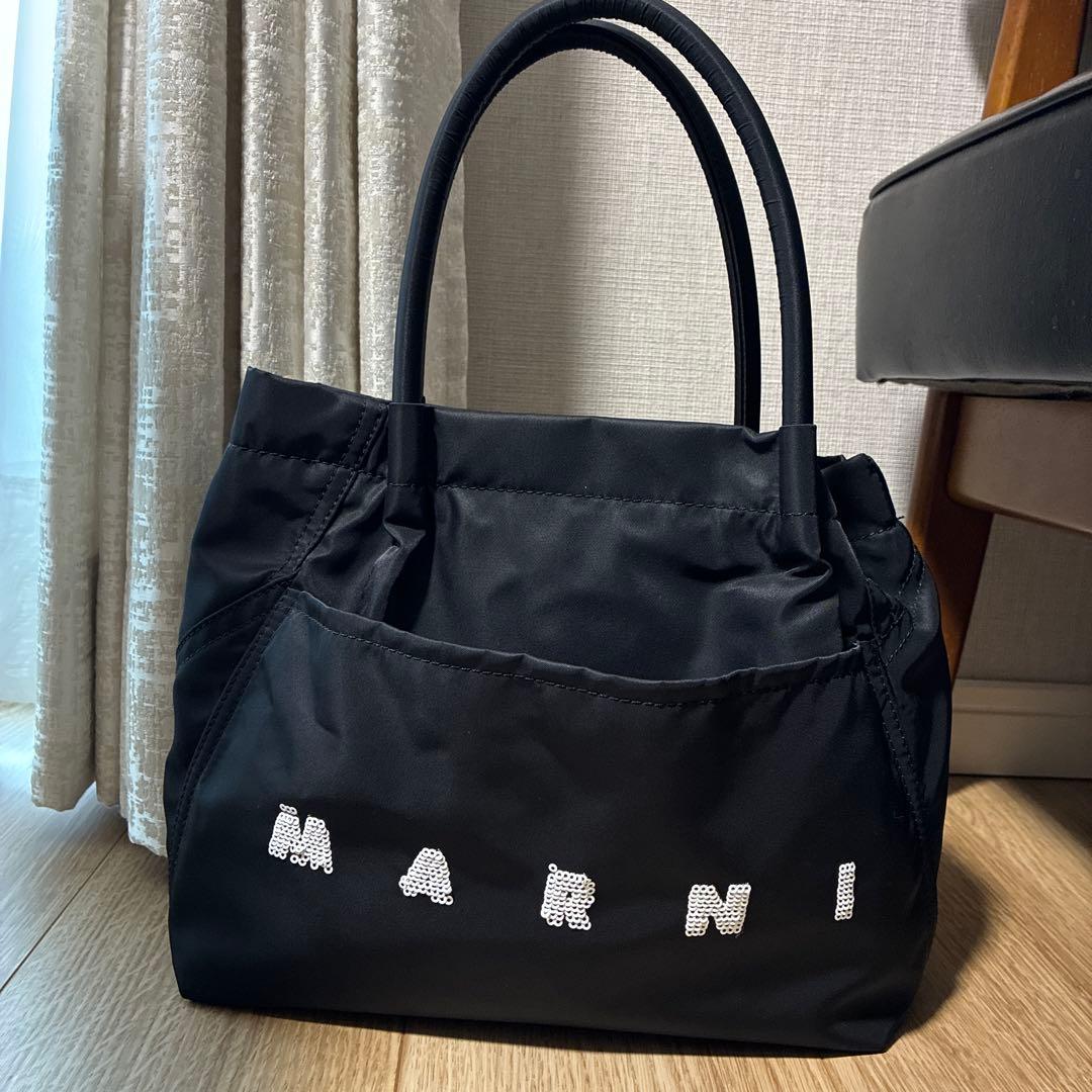 MARNI ブラック ハンドバッグ