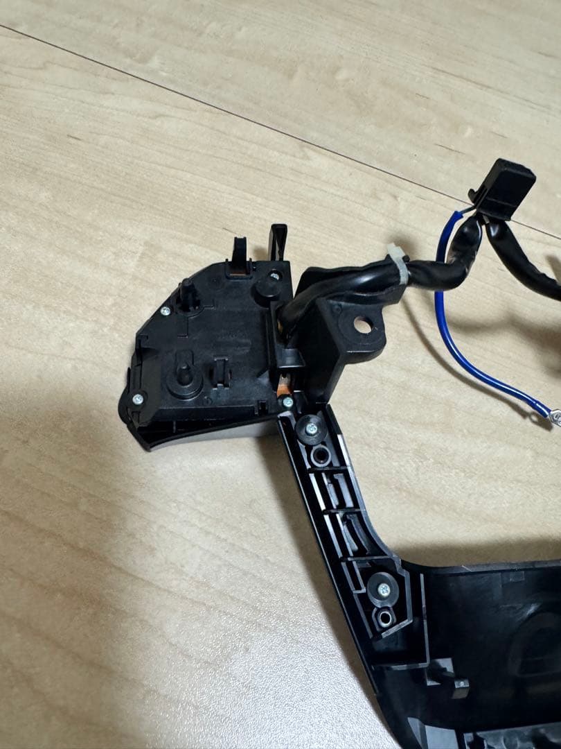 プリウス　50 後期　ステアリング　スイッチ