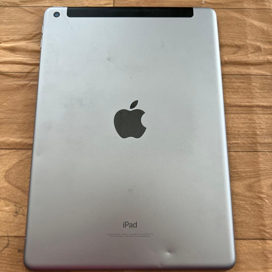 Apple iPad シルバー　第6世代　32GB