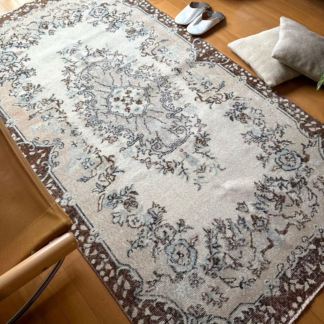 113×207花や実　淡いベージュ×クリーム×ブラウン　トルコヴィンテージラグ