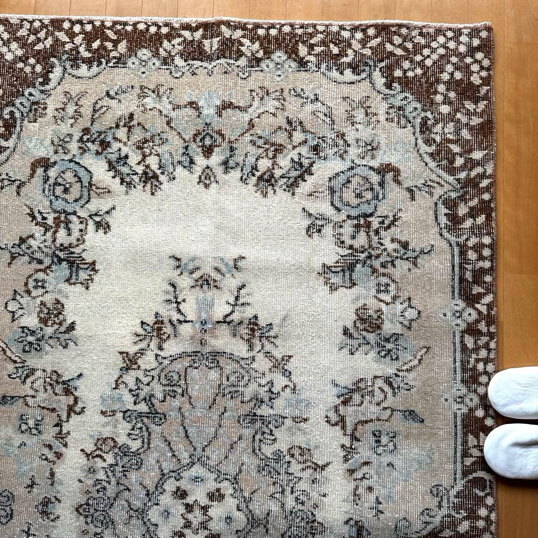 113×207花や実　淡いベージュ×クリーム×ブラウン　トルコヴィンテージラグ