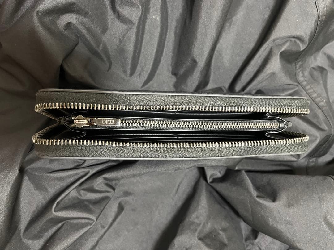 Dior 長財布　最新モデル　エンボス加工 ブラック