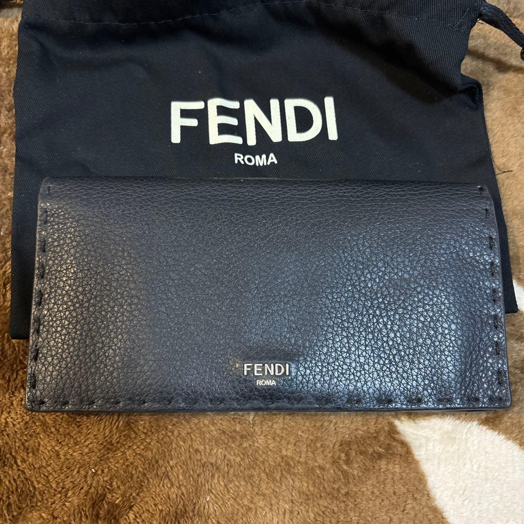 T*g様 FENDI フェンディ セレリア 二つ折 長財布 ブラック レザー 外