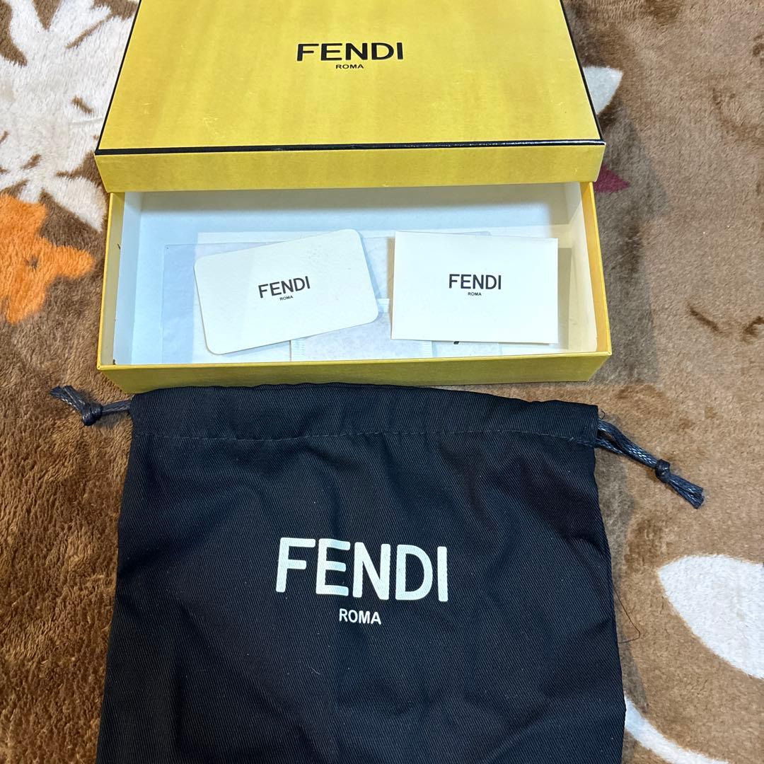 T*g様 FENDI フェンディ セレリア 二つ折 長財布 ブラック レザー 外