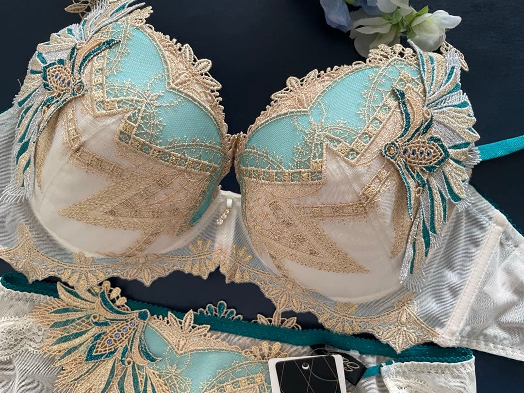 サルート F75/L 79G BE 王家の紋章 店舗限定