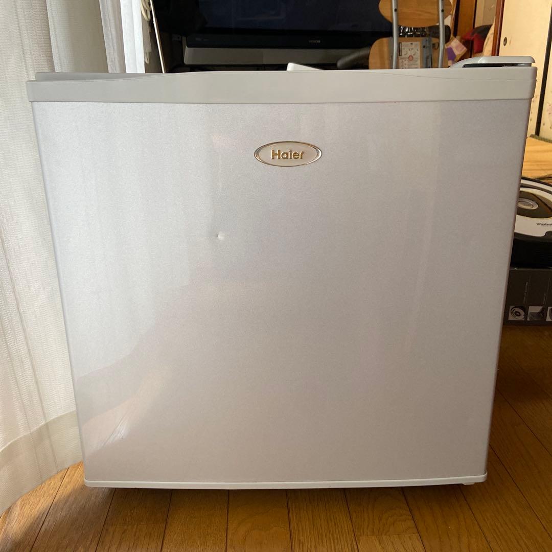 シュン Haier コンパクト冷凍庫　ホワイト