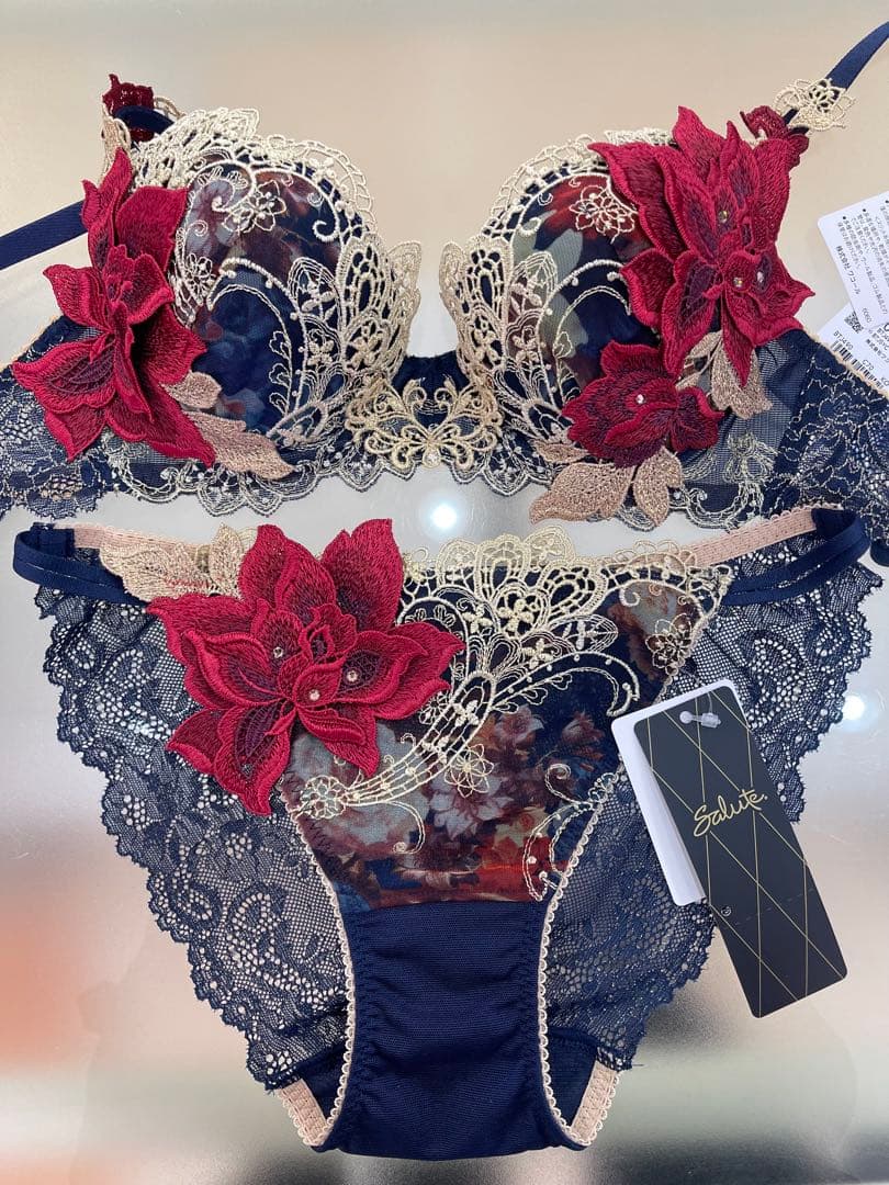 サルート　店舗限定⭐️９０グループ⭐️KO⭐️E75/Ｌ⭐️上下2点⭐️新品タグ付き❗️