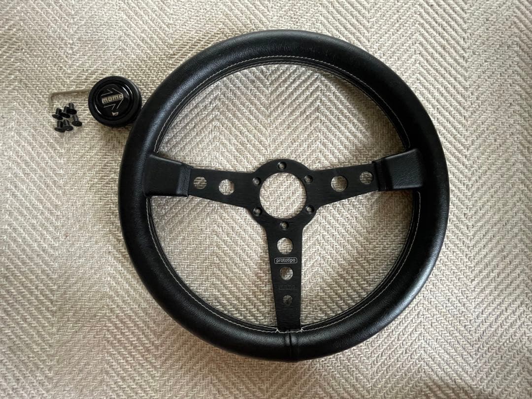 momo プロトタイプ ステアリング ホーンボタン付き