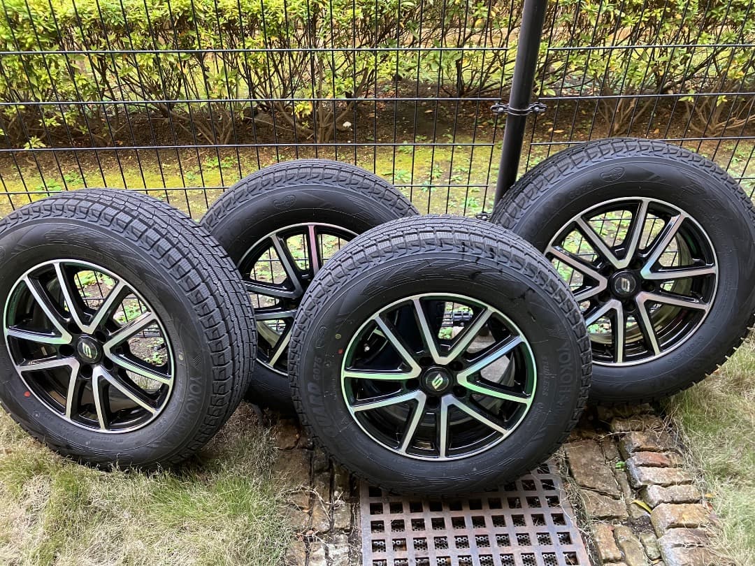 ヨコハマアイスガード　2025年製　215 70 16