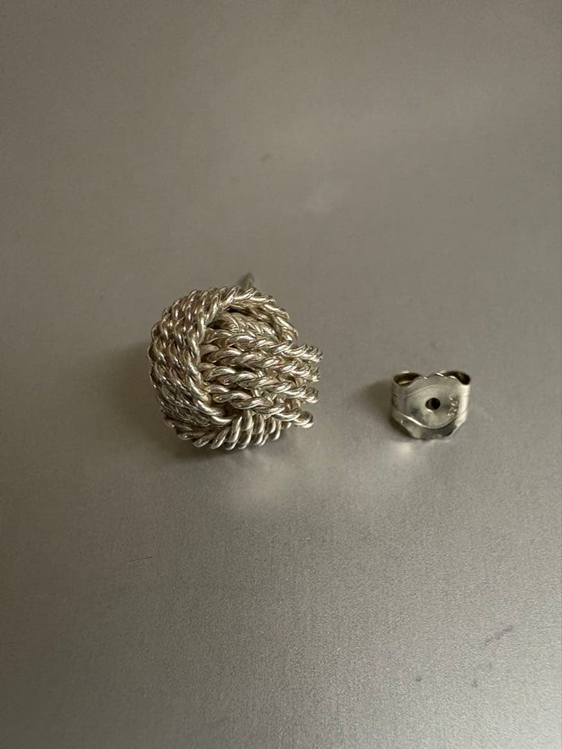 TIFFANY&Co. ティファニー　ツイストノットピアス　片耳(キャッチ付き)