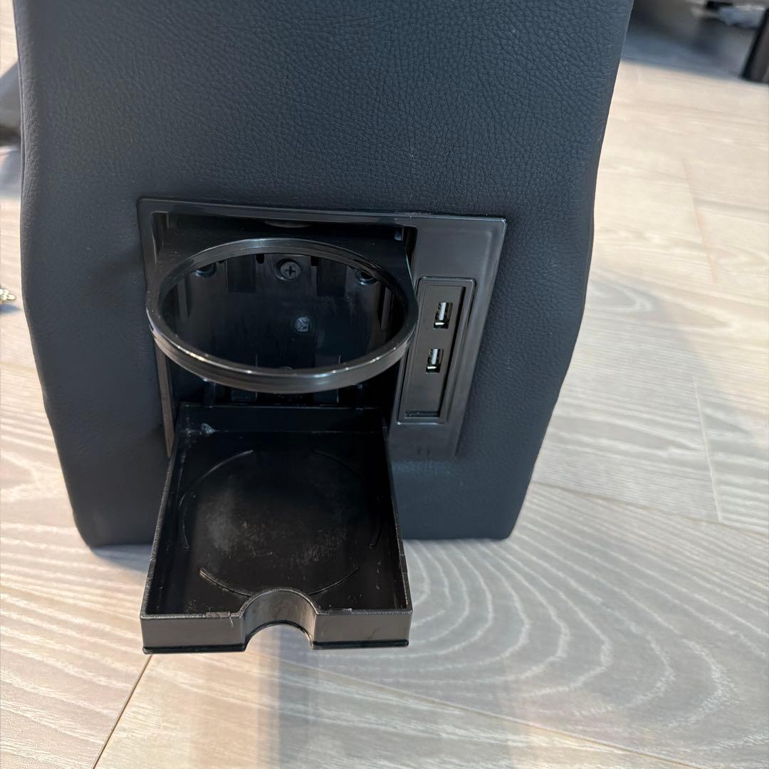 セレナ　コンソールボックス