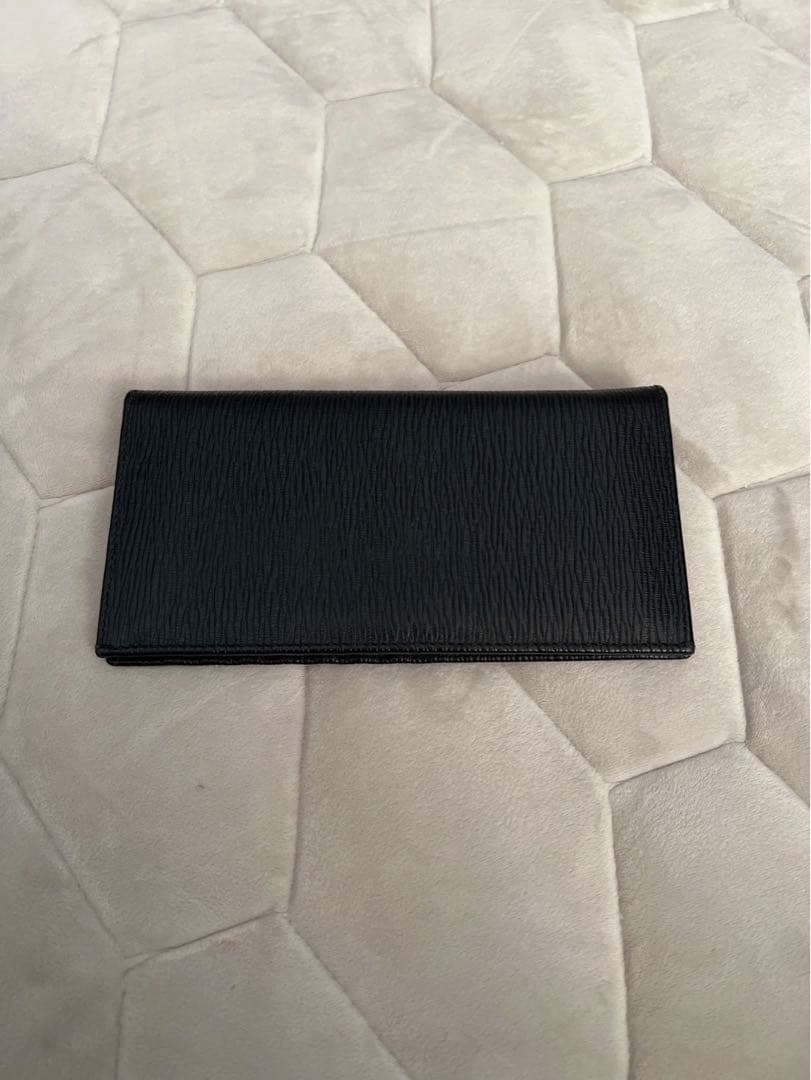 ゲ*ー様 Salvatore Ferragamo ブラック長財布