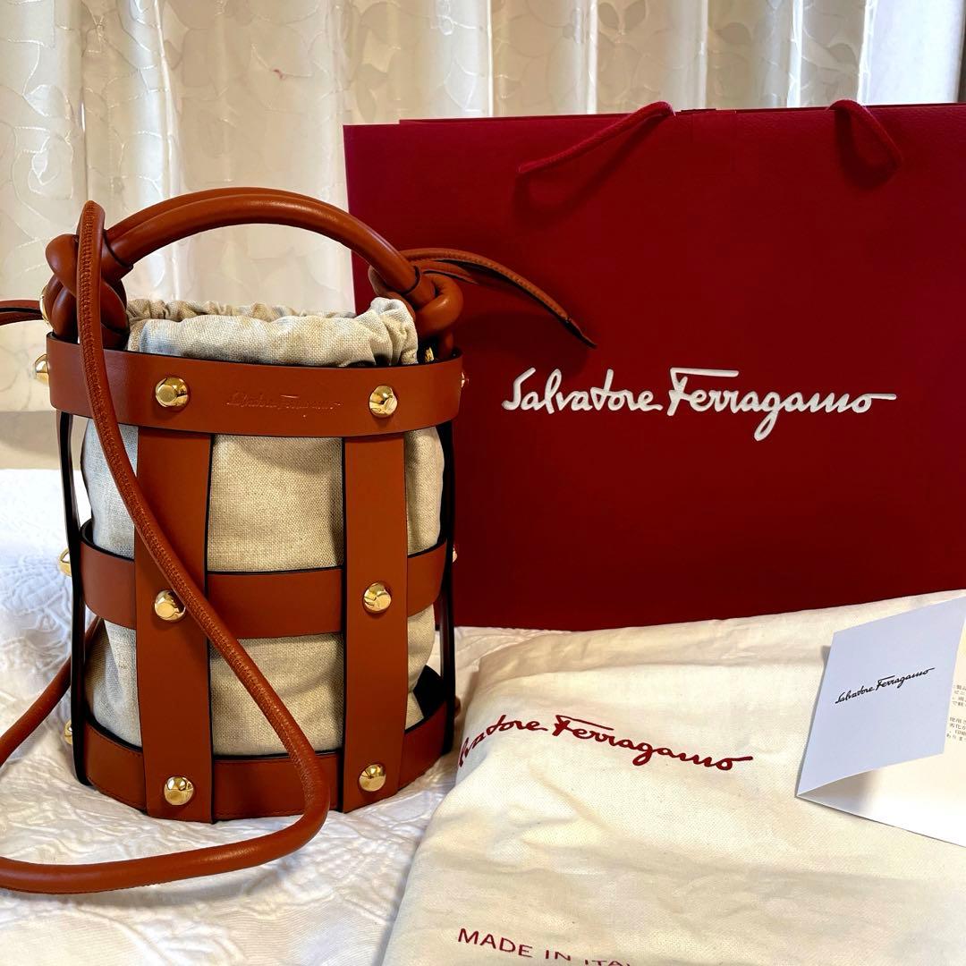 新品未使用 【Salvatore Ferragamo 】Cage Bag