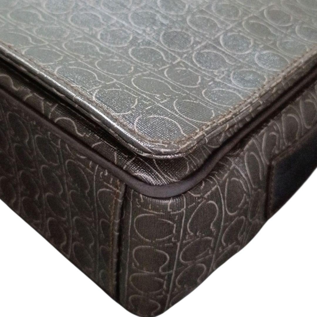 ✨Salvatore Ferragamo ガンチーニ総柄 メッセンジャーバッグ