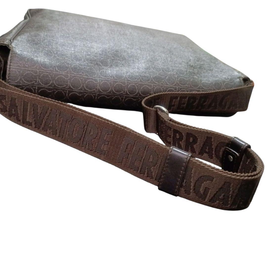 ✨Salvatore Ferragamo ガンチーニ総柄 メッセンジャーバッグ