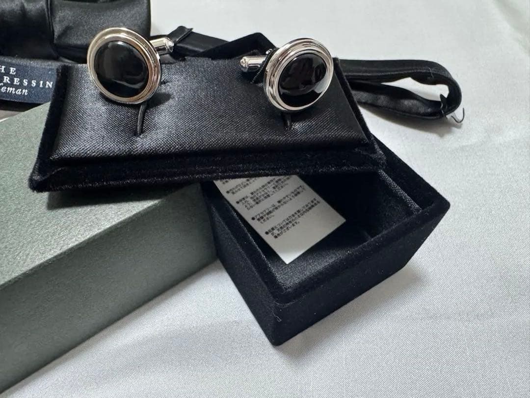 THE TREAT DRESSING ボウタイとカフスセット