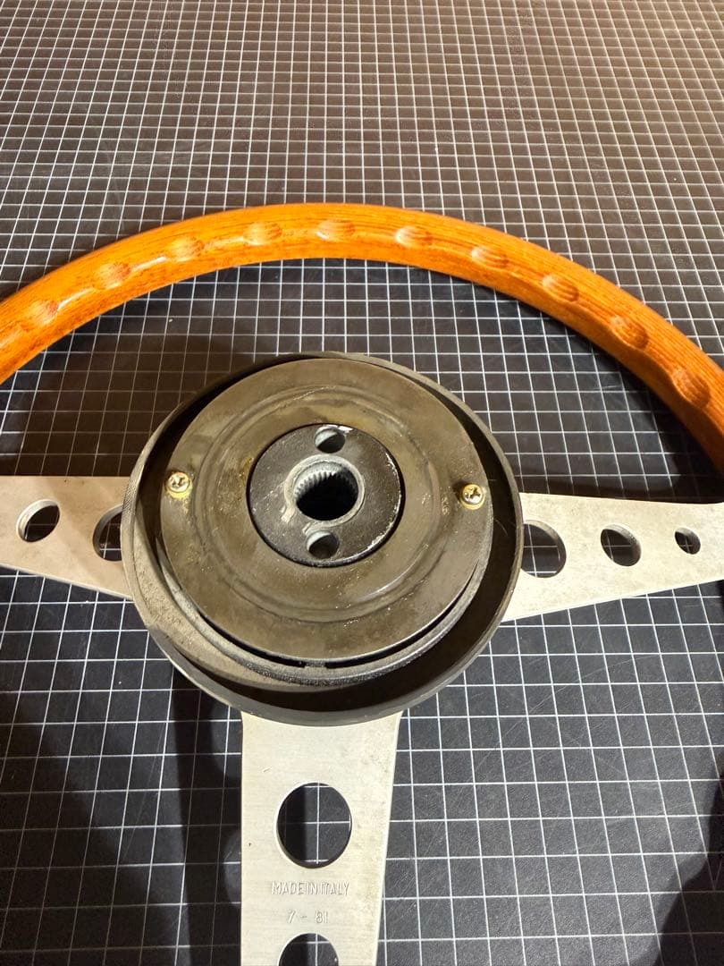 INDY ステアリングホイール ウッド　MOMO