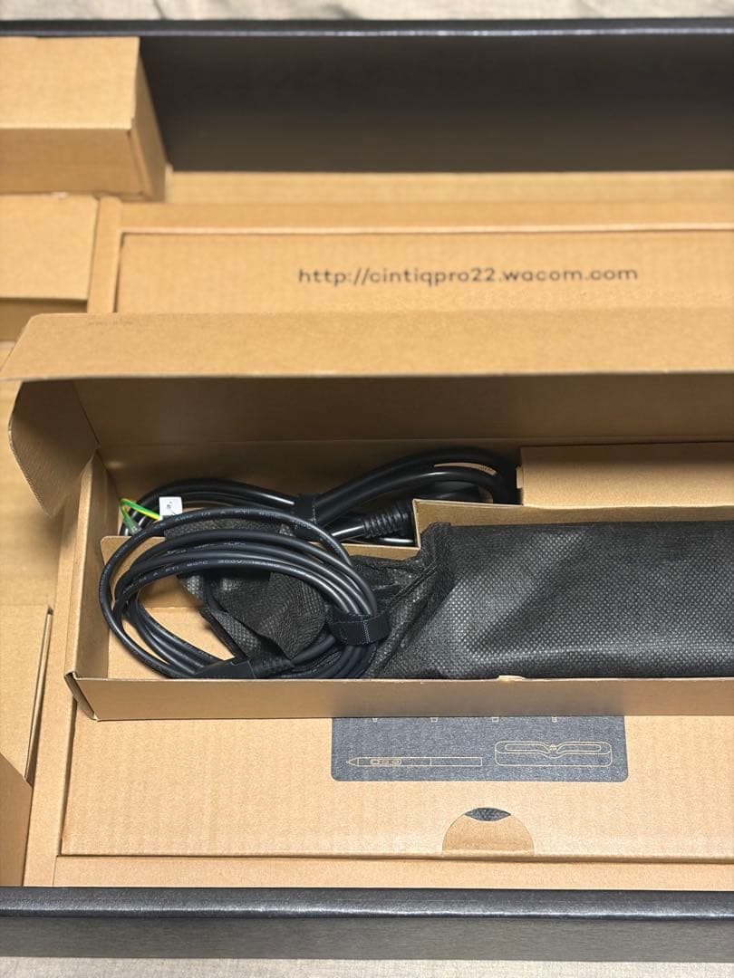 Wacom Cintiq Pro 22 液晶ペンタブレット本体