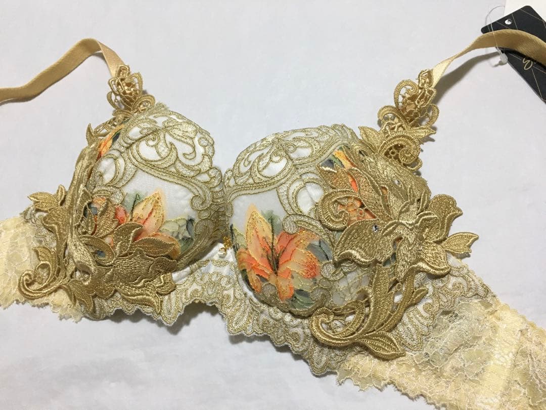 新品　ワコール　サルート 82G ブラジャー D65 ソングM