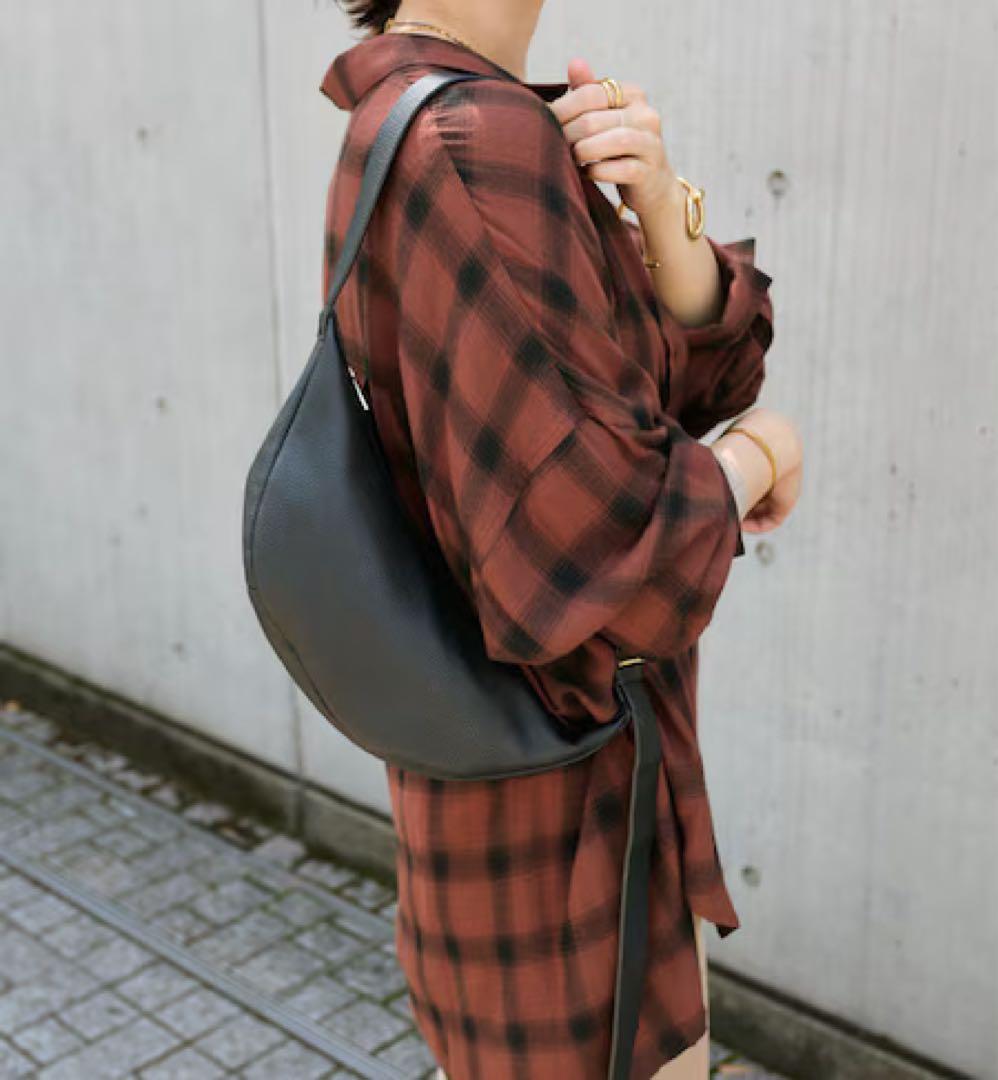 RIVE DROITE リヴドロワ　カーブボディバッグ　ブラック